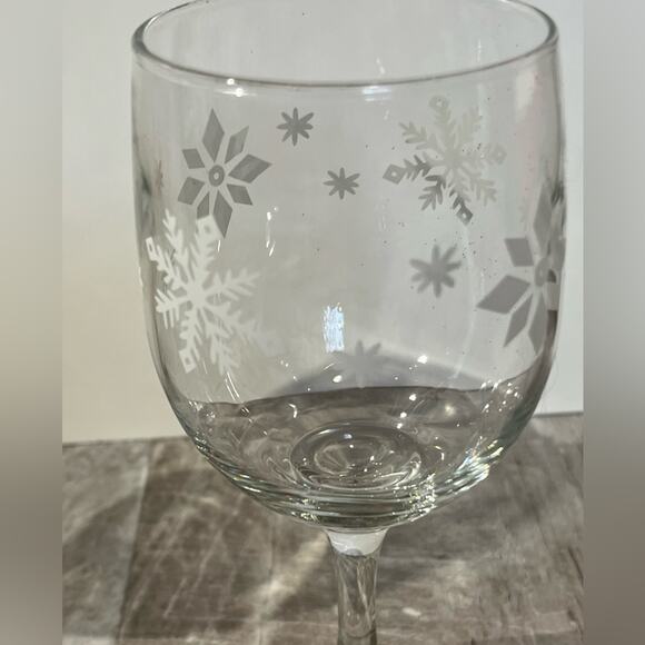NWOT Christmas wine glasses, set of 4 - Picture 8 of 8